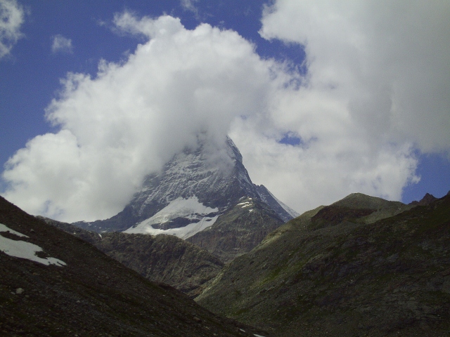 das Matterhorn (leider nicht ganz frei sichtbar)